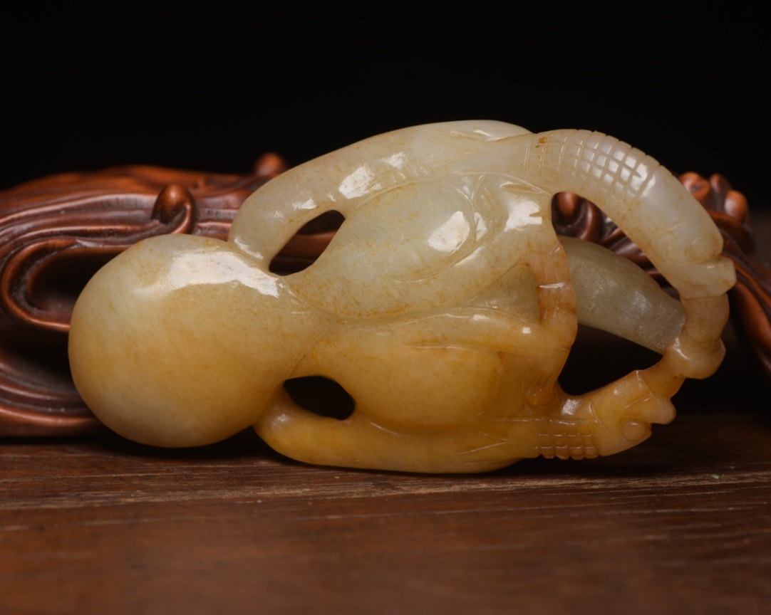 Old Beijing Natural Jade Artisan Carved Prosperity Bird Figurine Antique Carving detailed image 3