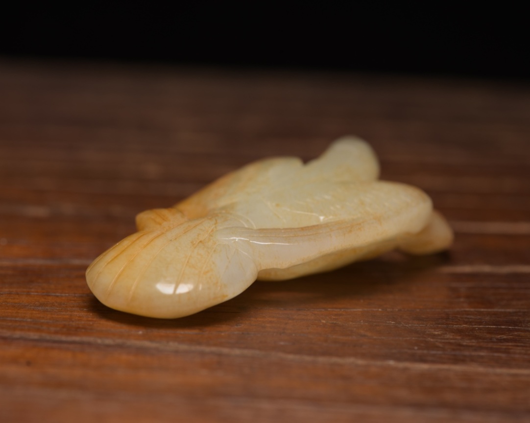 Old Beijing Natural Jade Artisan Carved Prosperity Bird Figurine Antique Carving detailed image 2