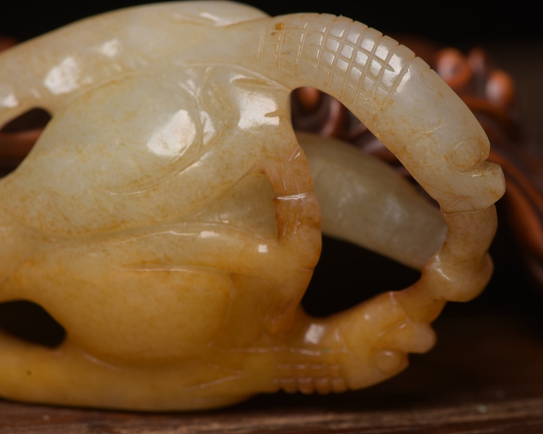 Old Beijing Natural Jade Artisan Carved Prosperity Bird Figurine Antique Carving detailed image 8