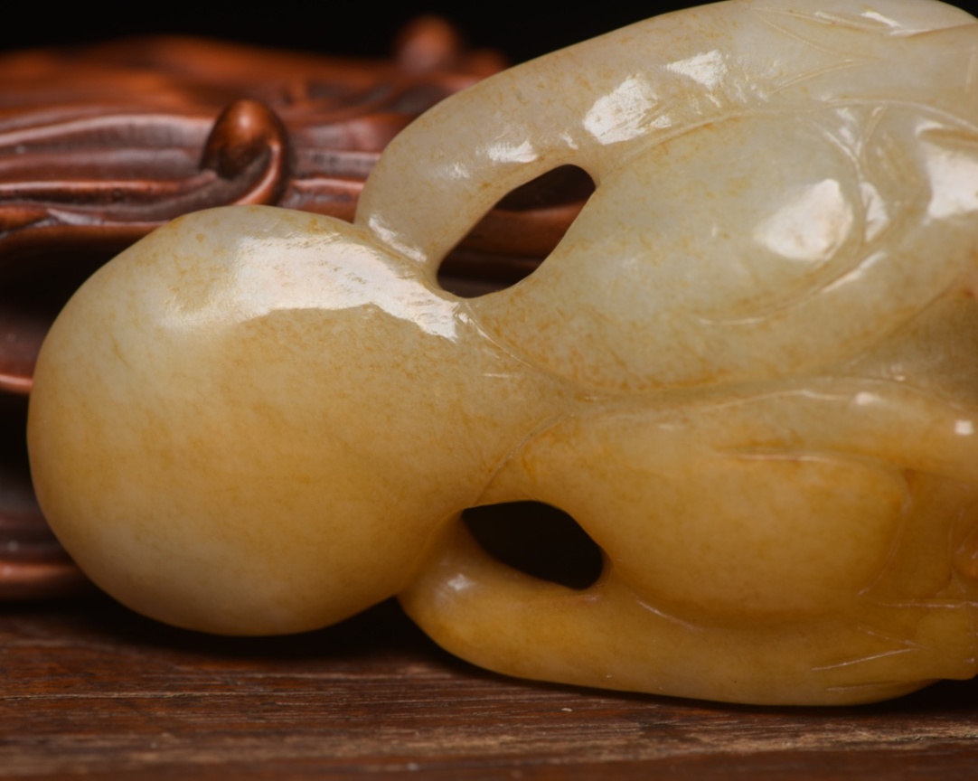 Old Beijing Natural Jade Artisan Carved Prosperity Bird Figurine Antique Carving detailed image 9