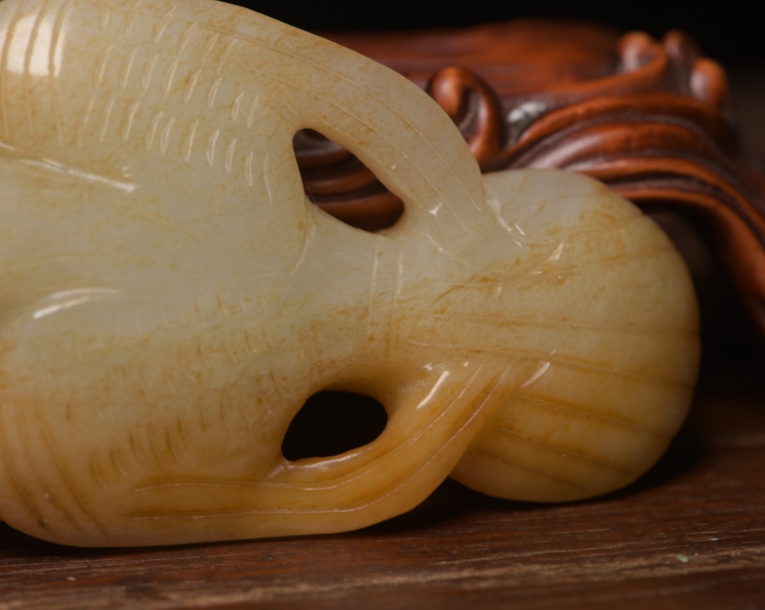 Old Beijing Natural Jade Artisan Carved Prosperity Bird Figurine Antique Carving detailed image 7